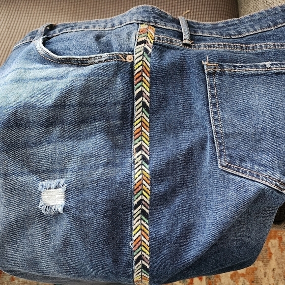 KNOX ROSE EMBROIDERED SIDE SEAM STRAIGHT LEG JEANS - Picture 7 of 9